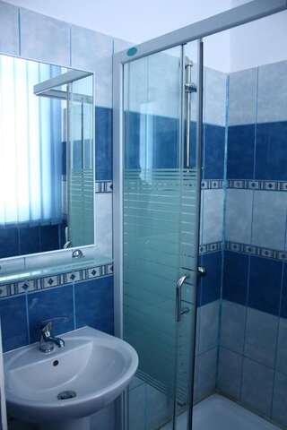 Хостелы Hostel Formenerg Бухарест Двухместный номер с 2 отдельными кроватями-11