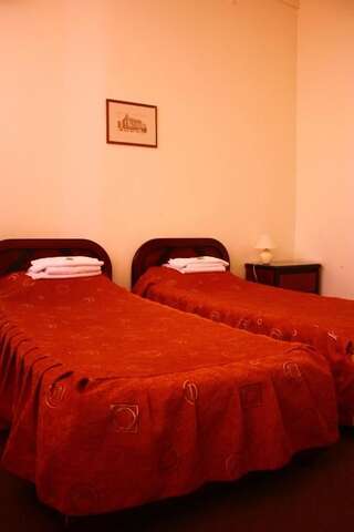 Хостелы Hostel Formenerg Бухарест Двухместный номер с 2 отдельными кроватями-12