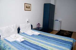 Хостелы Hostel Formenerg Бухарест Двухместный номер с 2 отдельными кроватями-13